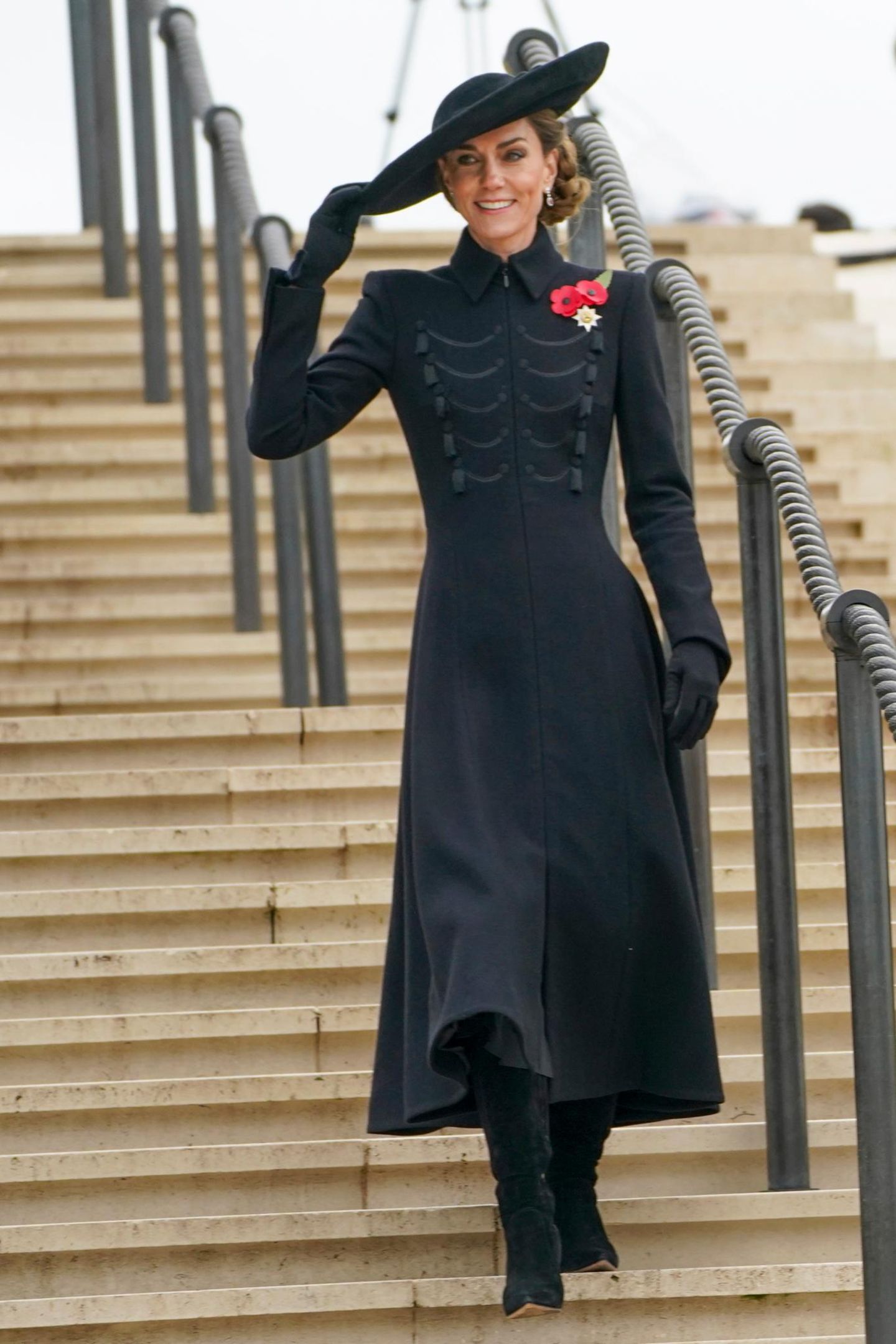 Traditioneller Auftritt: In einem Mantel im Militärstil von Catherine Walker erscheint Kate 2025 zum „Remembrance Sunday“, an dem gefallenen Soldaten gedacht wird.