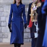 Prinzessin Kate bei einem Auftritt im Mantel