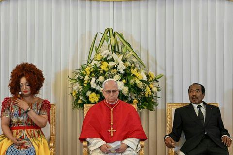 Papst Leo XIV. mit Paul und Chantal Biya