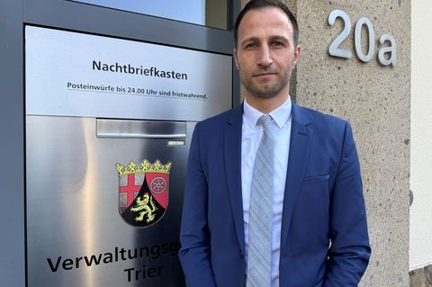 Der neue Präsident des Verwaltungsgerichts Trier, Stefan Jakobs, wird nun offiziell in sein Amt eingeführt. Foto: Birgit Reicher
