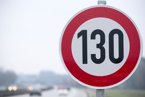 Kommt nun doch ein Tempolimit? (Illustration) Foto: Jens Büttner/dpa-Zentralbild/dpa