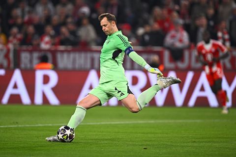 Manuel Neuer unterläuft gegen Real schon nach wenigen Sekunden ein riesiger Fehler. Foto: Tom Weller/dpa