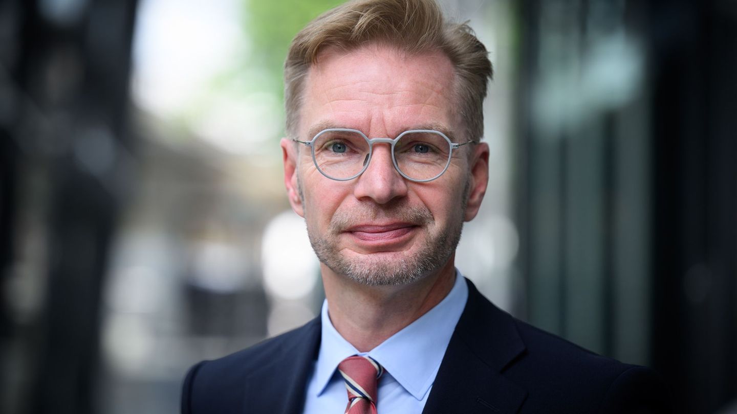 Hohe Spritpreise: Steuerzahlerbund: Höhere Pendlerpauschale besser als Prämie