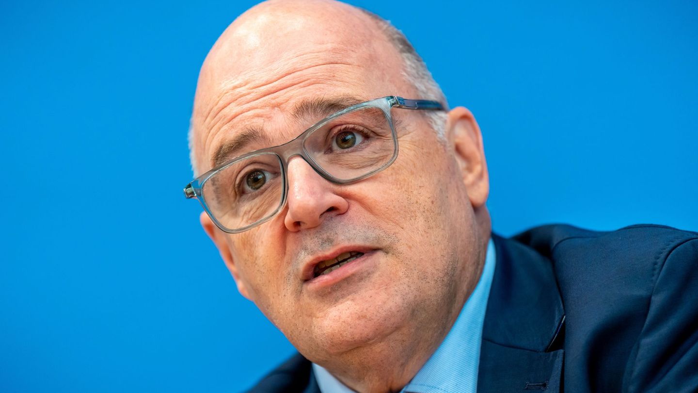 "Das gehört sich nicht": Arbeitgeberchef: 1.000-Euro-Prämie belastet einseitig Firmen