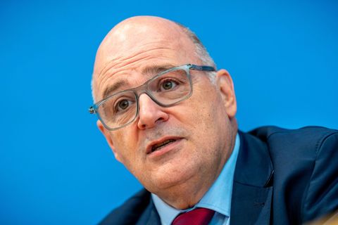 BDA-Chef Kampeter: "Viele Unternehmen können sich die Entlastungsprämie nicht leisten." (Archivbild) Foto: Michael Kappeler/dpa