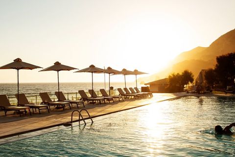 Pool, Strand und Sonne - bei diesen Faktoren für einen perfekten Urlaub sind sich Eltern und Kinder einig.