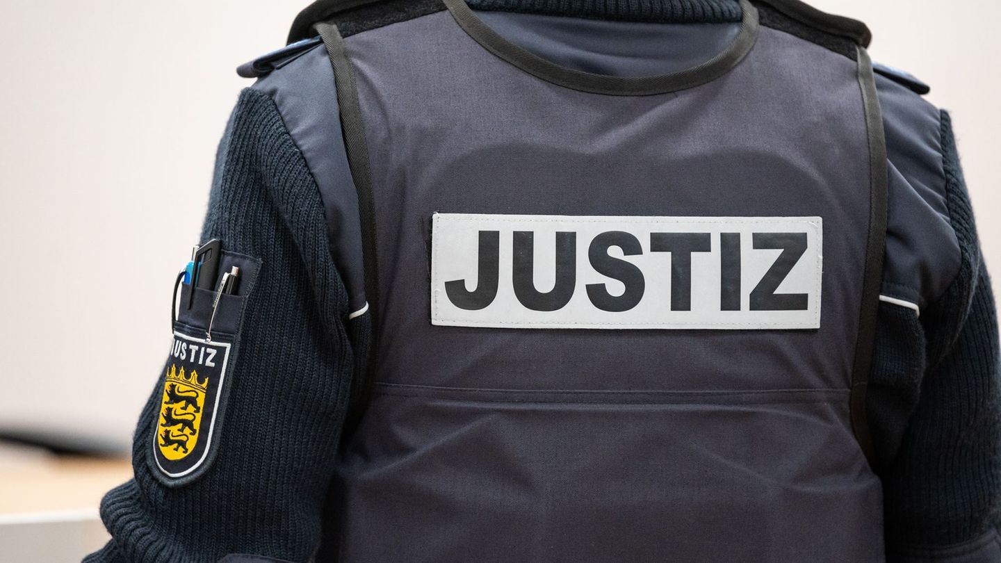 Der Mann soll seine Mutter rund einen Monat lang eingesperrt haben. (Symbolbild) Foto: Silas Stein/dpa