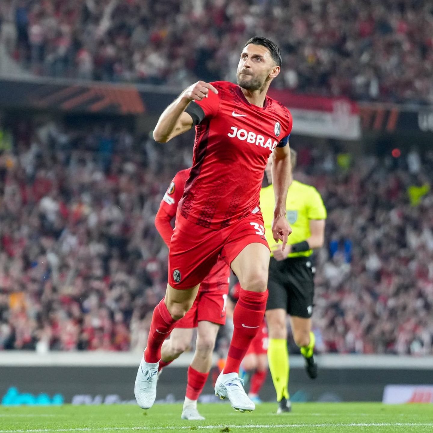 Vincenzo Grifo vom SC Freiburg jubelt nach seinem Tor im Hinspiel