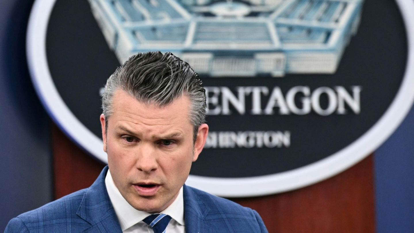 US-Demokraten wollen Pete Hegseth des Amtes entheben