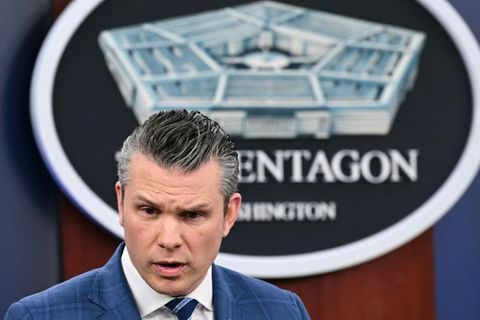 US-Demokraten wollen Pete Hegseth des Amtes entheben