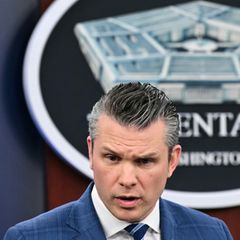US-Demokraten wollen Pete Hegseth des Amtes entheben
