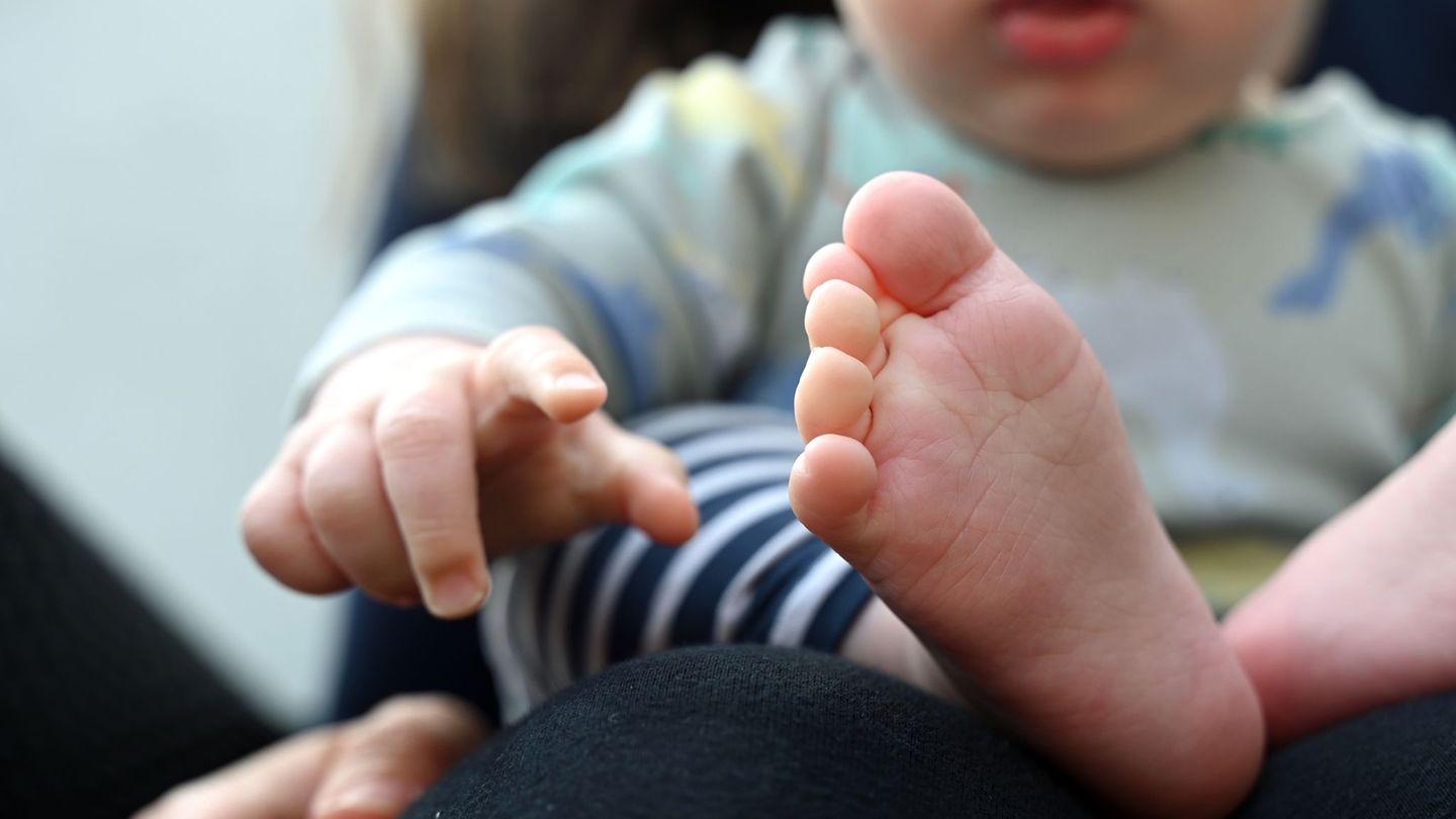 Weniger Babylachen - Hessens Geburtendefizit nimmt laut Statistikern auf lange Sicht zu. (Symbolbild) Foto: Elisa Schu/dpa