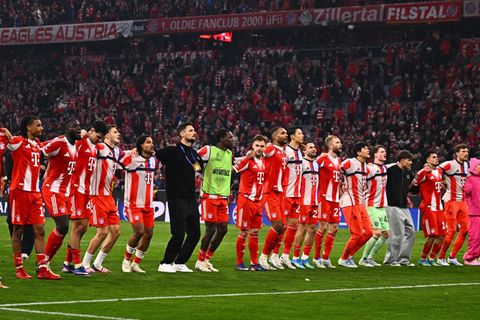 Die Stars des FC Bayern lassen sich feiern. Foto: Tom Weller/dpa