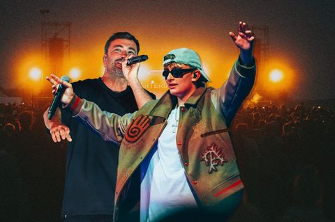 Montage: Marteria und sein Sohn vor einer Konzertbühne