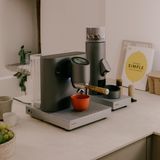 Siebträgermaschine mit Mahlwerk