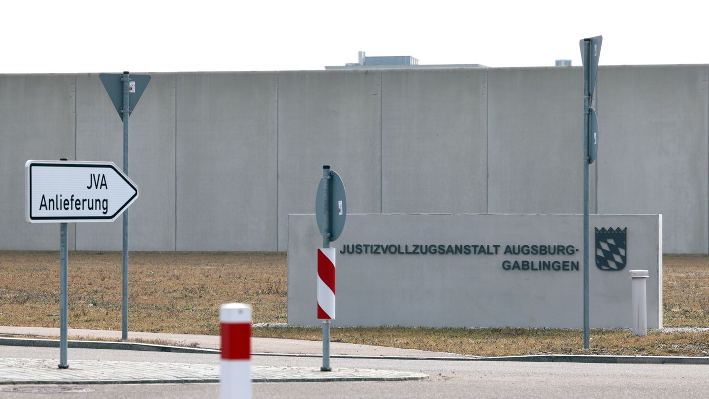 Gegen weitere Mitarbeiter des Augsburger Gefängnisses wurde Anklage erhoben. (Archivbild) Foto: Karl-Josef Hildenbrand/dpa