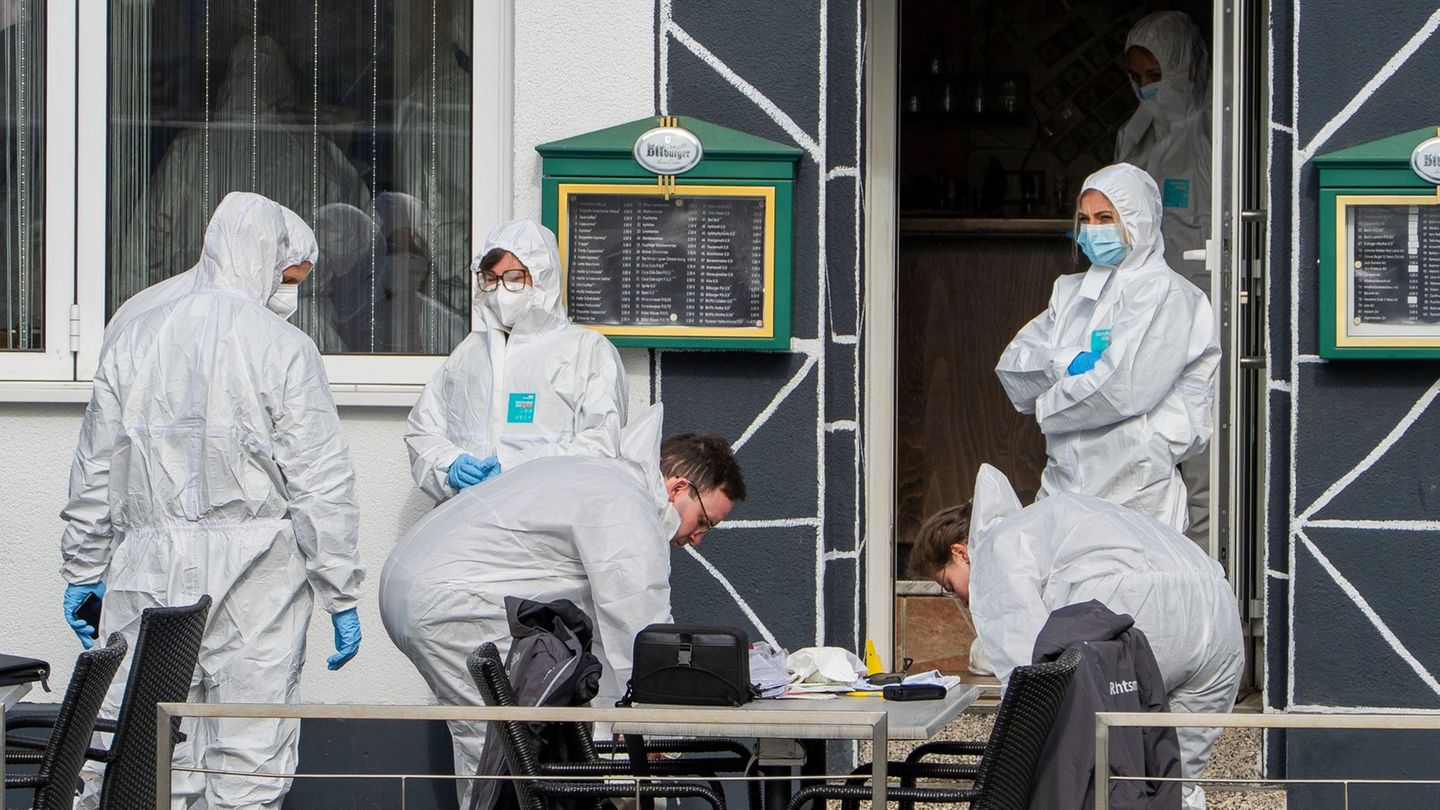 Die Polizei sucht derzeit nach dem Verdächtigen. (Archivbild) Foto: Andreas Arnold/dpa