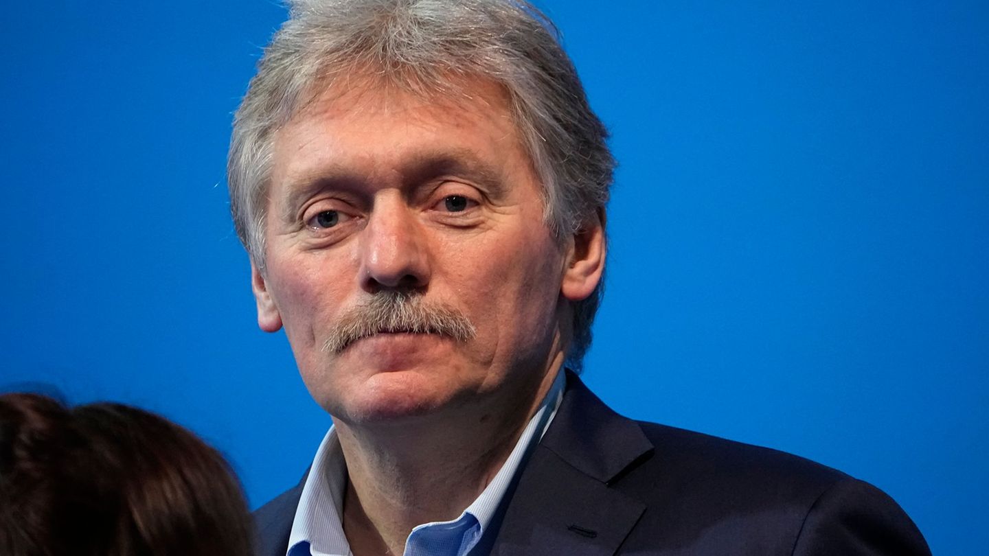 Kremlsprecher Dmitri Peskow kündigt nach Kritik einer Bloggerin an den Zuständen in Russland Arbeit an Problemen an. (Archivbild