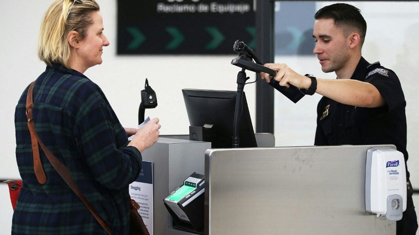 Grenzkontrollen am Flughafen in Miami