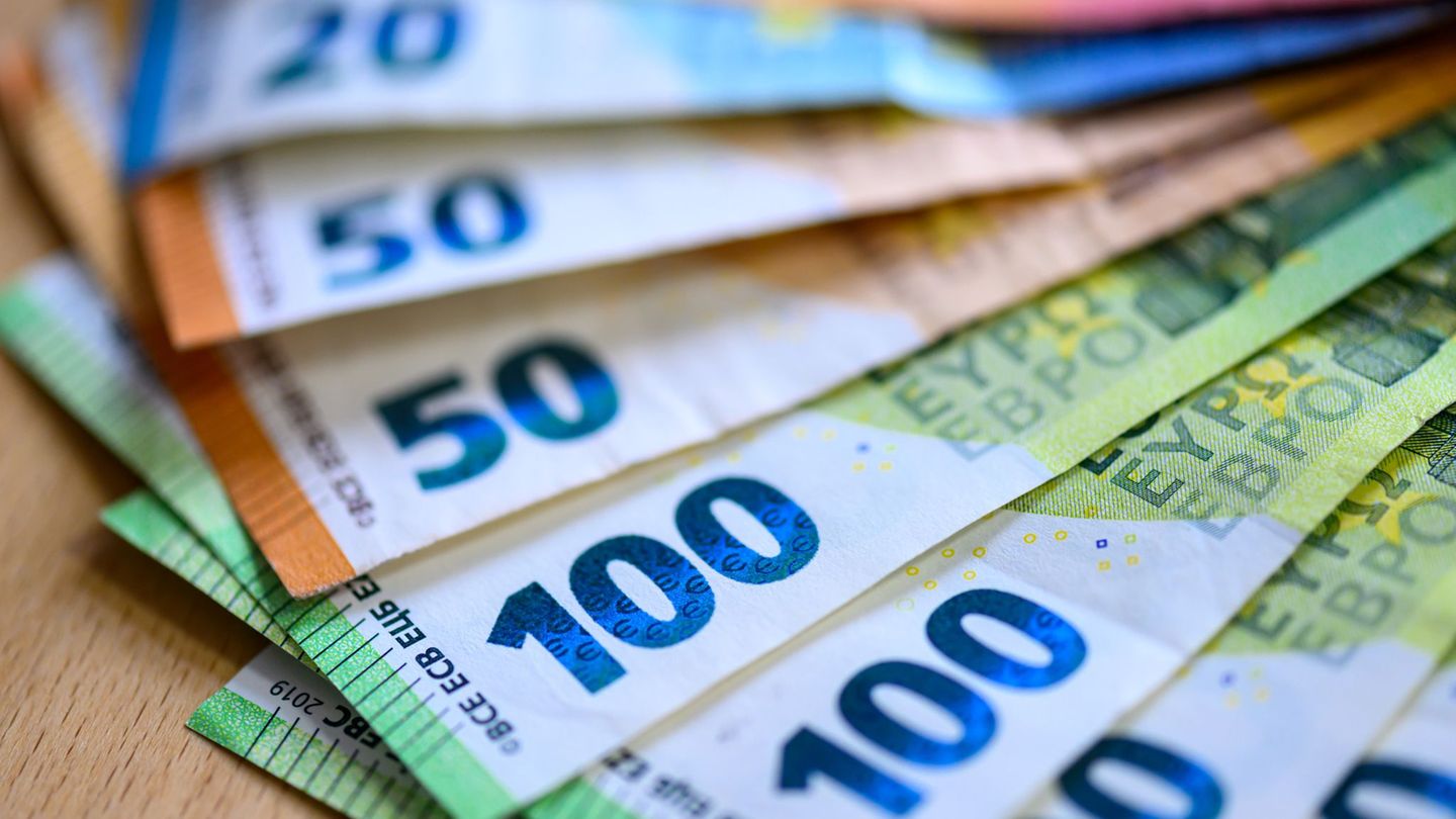 Entlastung der Bürger: Wirtschaft bremst: Wer bekommt die 1.000-Euro-Prämie?