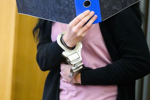 Der erblindete Ex-Partner der Angeklagten schilderte dem Gericht seine Sicht der Dinge (Archivbild) Foto: Julian Stratenschulte/