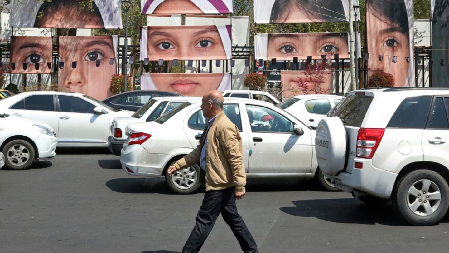 Porträts von im Iran-Krieg getöteten Kindern in Teheran