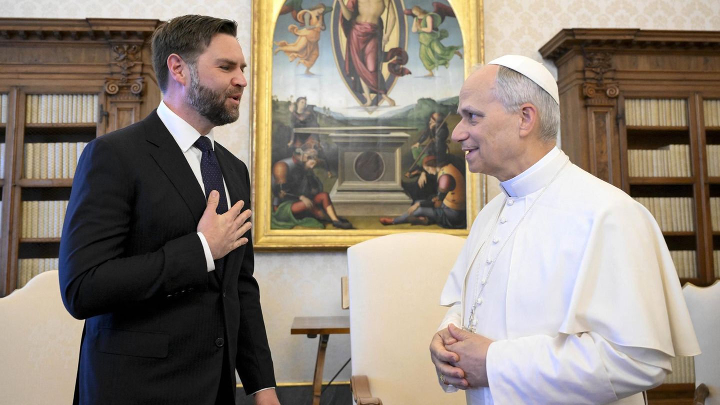 JD Vance mit Papst Leo XIV. im Mai 2025
