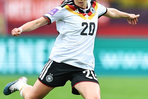 Feste Größe im deutschen Mittelfeld: Elisa Senß. Foto: Daniel Karmann/dpa