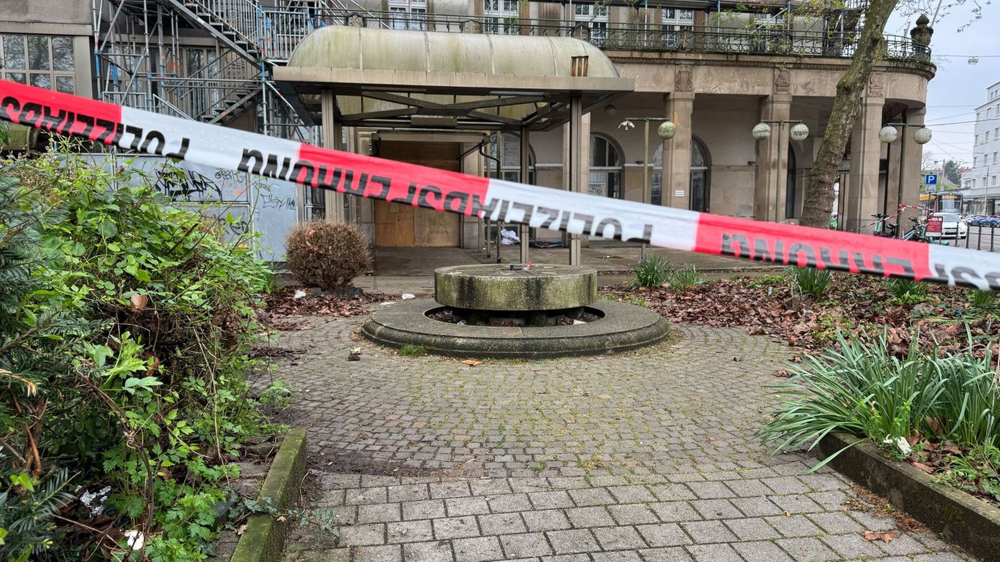 In diesem leerstehenden Gebäude am Bahnhofplatz in Karlsruhe wurde die Leiche gefunden. Foto: Robin Wille/dpa