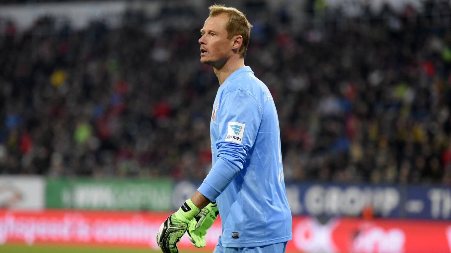 Alexander Manninger im Trikot des FC Augsburg 2016