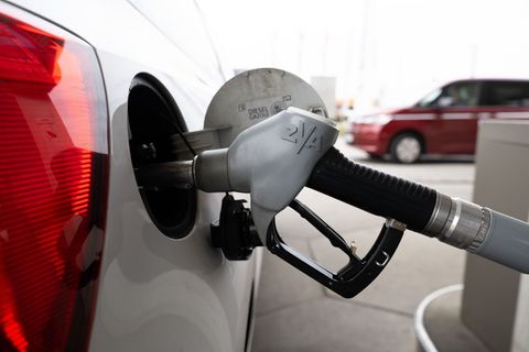 Sachsen-Anhalt gehört aktuell zu den teureren Bundesländern beim Tanken. (Archivbild) Foto: Sebastian Kahnert/dpa