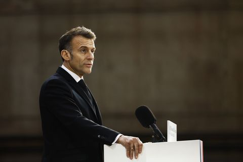 Macron will einen Offline-Tag im Monat einführen. (Archivbild) Foto: Yoan Valat/Pool EPA/AP/dpa