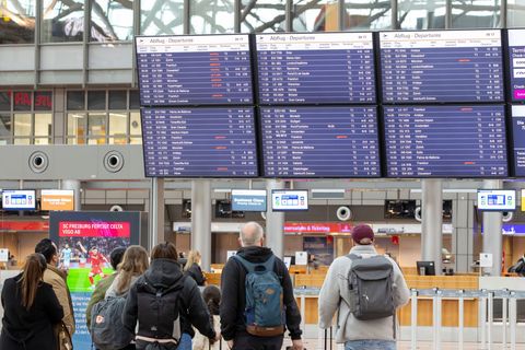 Streiks bei der Lufthansa führen am Hamburger Flughafen zu Ausfällen. (Archivbild) Foto: Bodo Marks/dpa