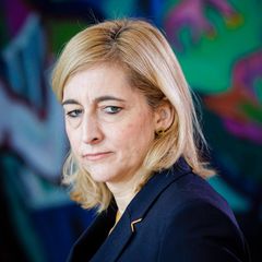 Nina Warken: Damit die Beiträge nicht weiter steigen, muss die Ministerin eine große Gesundheitsreform durchsetzen