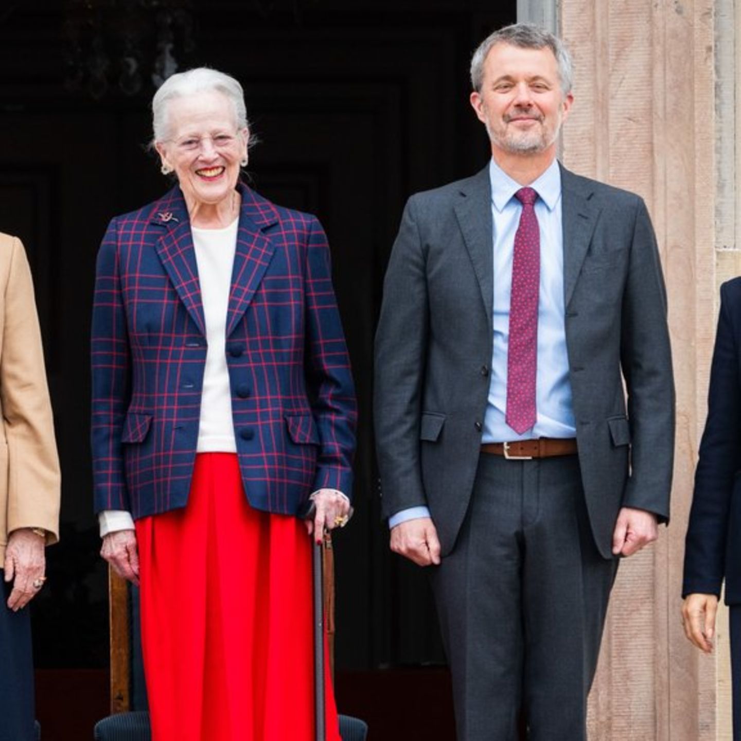 Ihre Rückkehr in die Öffentlichkeit absolvierte Königin Mary neben ihrem Mann König Frederik, Schwiegermutter Königin Margreth