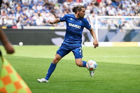 Sebastian Jung spielt auch in der kommenden Saison für den Karlsruher SC Foto: Uli Deck/dpa