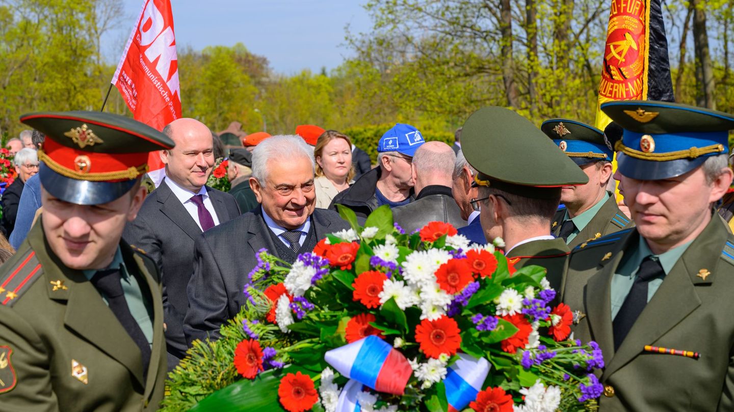 Gedenken: BSW-Besuch in russischer Botschaft löst scharfe Kritik aus