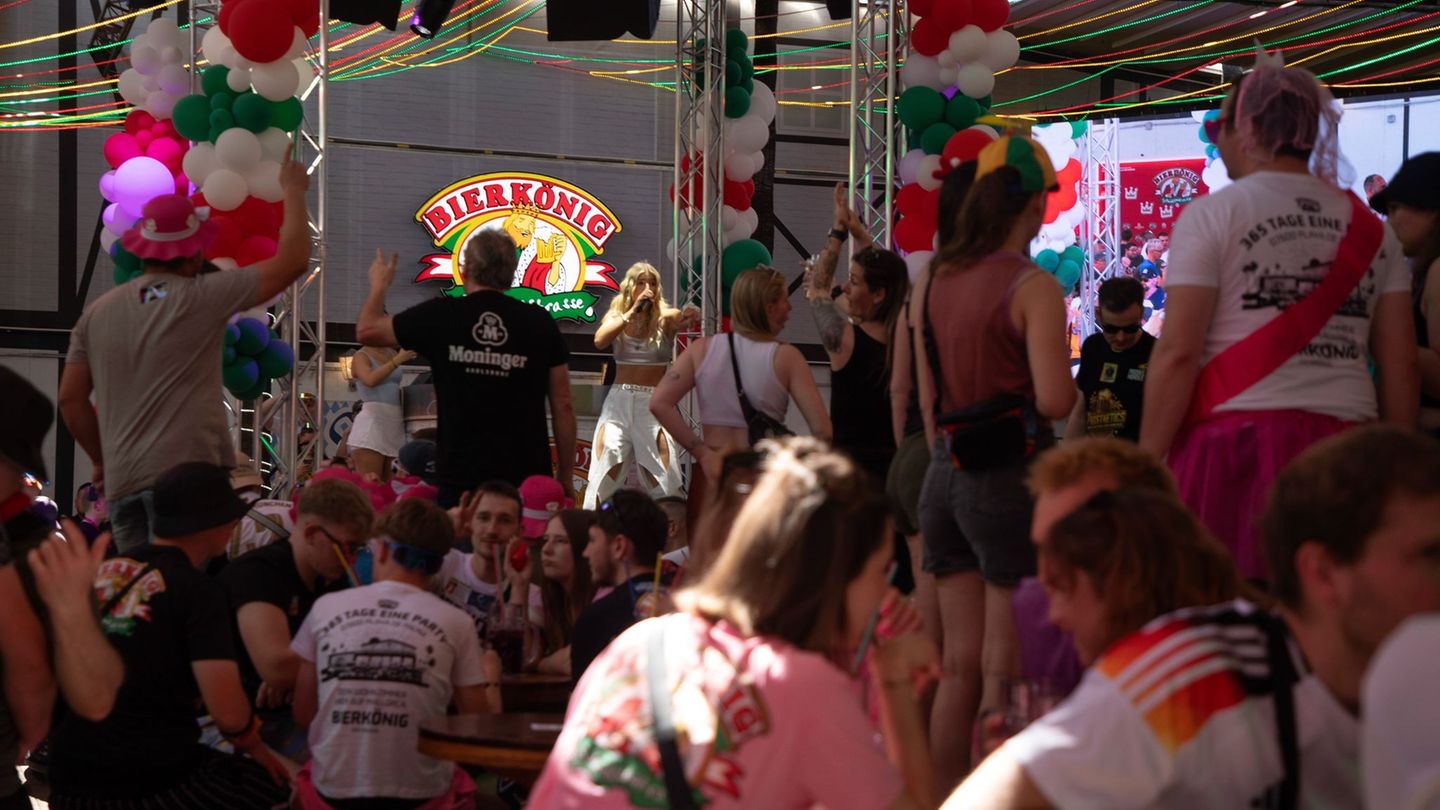 Mallorca: Bierkönig-Opening: Volle Hallen und ausgelassene Stimmung