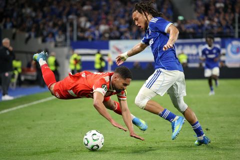 Bauchlandung für Phillipp Mwene in Straßburg. Foto: Philipp von Ditfurth/dpa