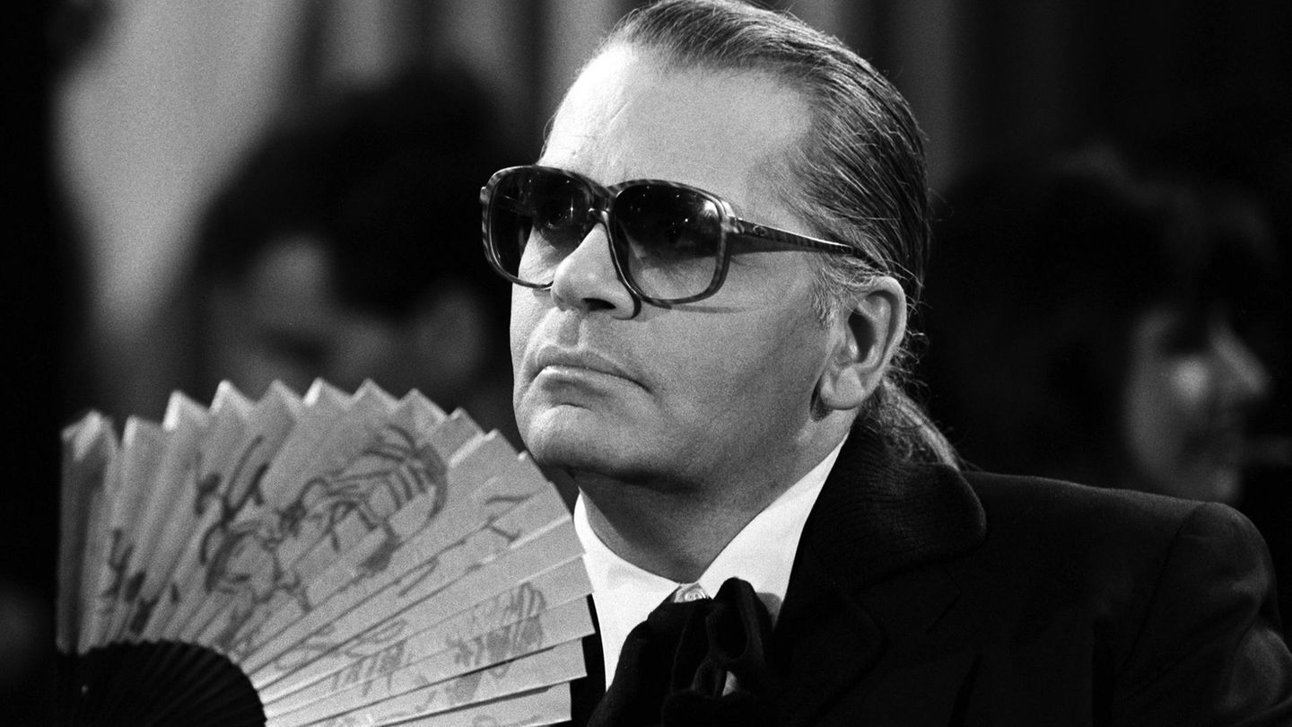 Karl Lagerfeld mit Fächer
