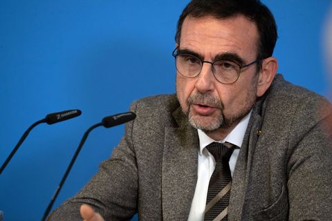 CSU-Fraktionschef Holetschek will die Kassenbeiträge von Bürgergeldempfängern zumindest teilweise aus dem Bundeshaushalt finanzi