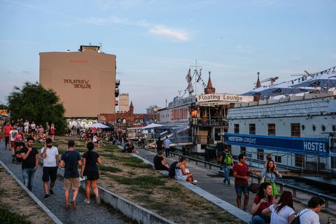 Viele neue Hotelbetten sollen in den nächsten Monaten und Jahren in Berlin entstehen - viele davon in Kreuzberg. (Archivbild) Fo