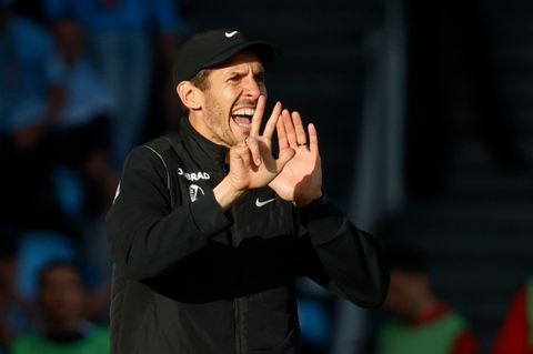 Erst im zweiten Jahr Chefcoach des SC: Julian Schuster. Foto: Lalo R. Villar/AP/dpa