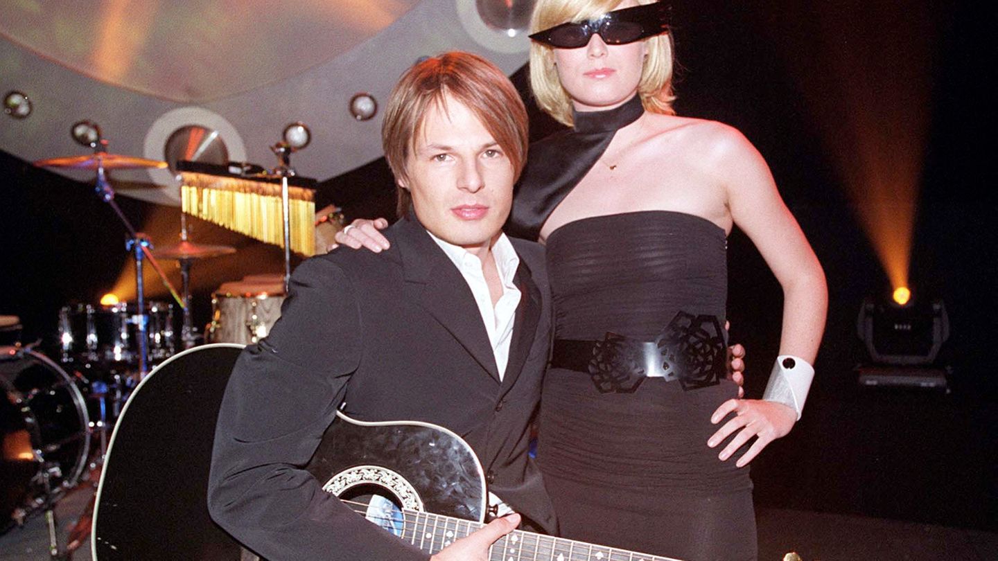 Auf der Reeperbahn und in ihren Seitenstraßen legten nicht nur internationale DJs auf, sie brachte auch solche hervor, wie etwa Boris Dlugosch (im Bild mit Rosin Murphy und einem für ihn untypischen Instrument), der im Club Front in Hammerbrook seine Karriere gestartet hatte.