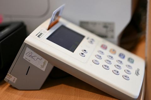 Versichertenkarte in Lesegerät