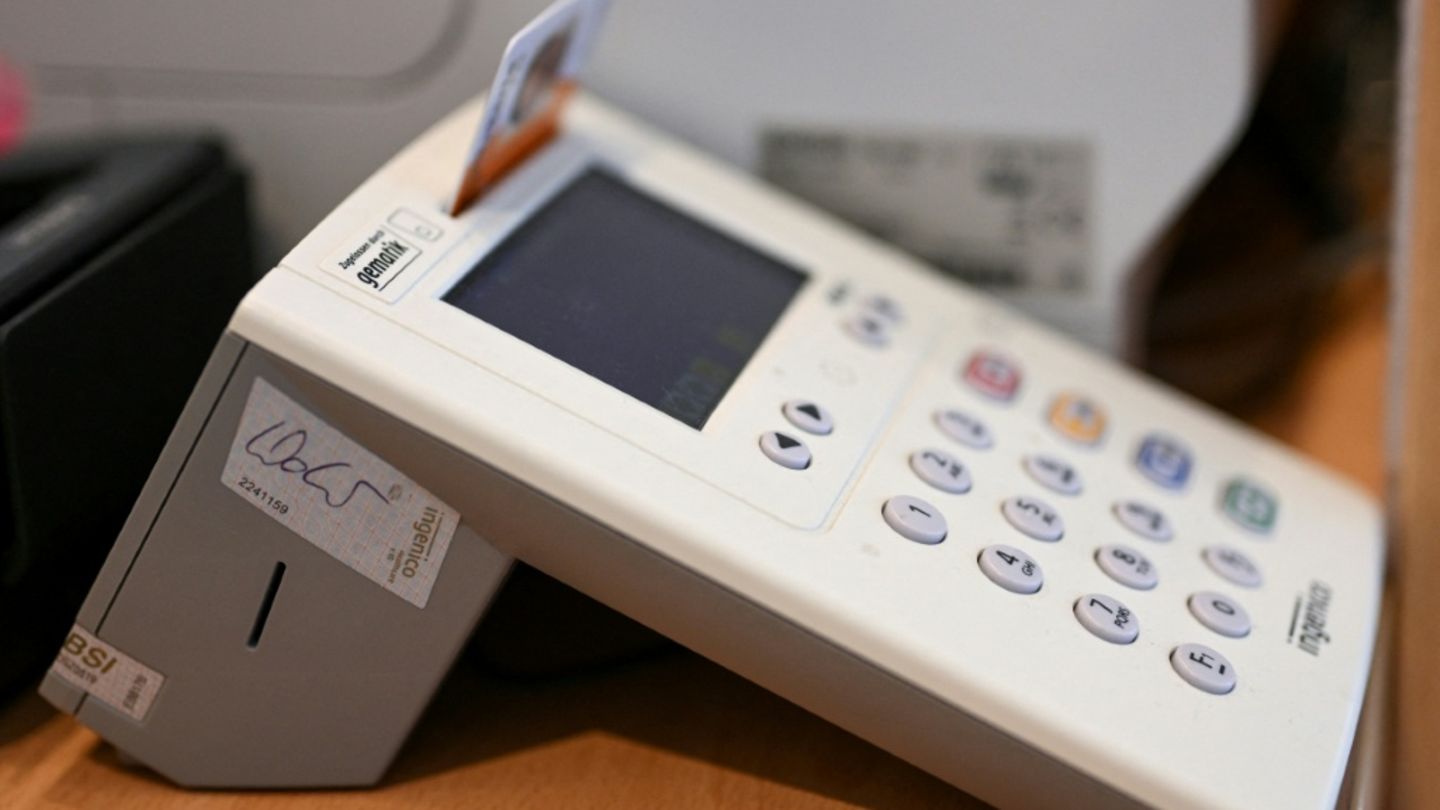 Versichertenkarte in Lesegerät