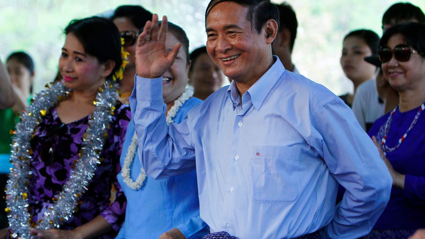 Der frühere Präsident kam völlig überraschend fünf Jahre nach dem Putsch frei. (Archivbild) Foto: Aung Shine Oo/AP/dpa