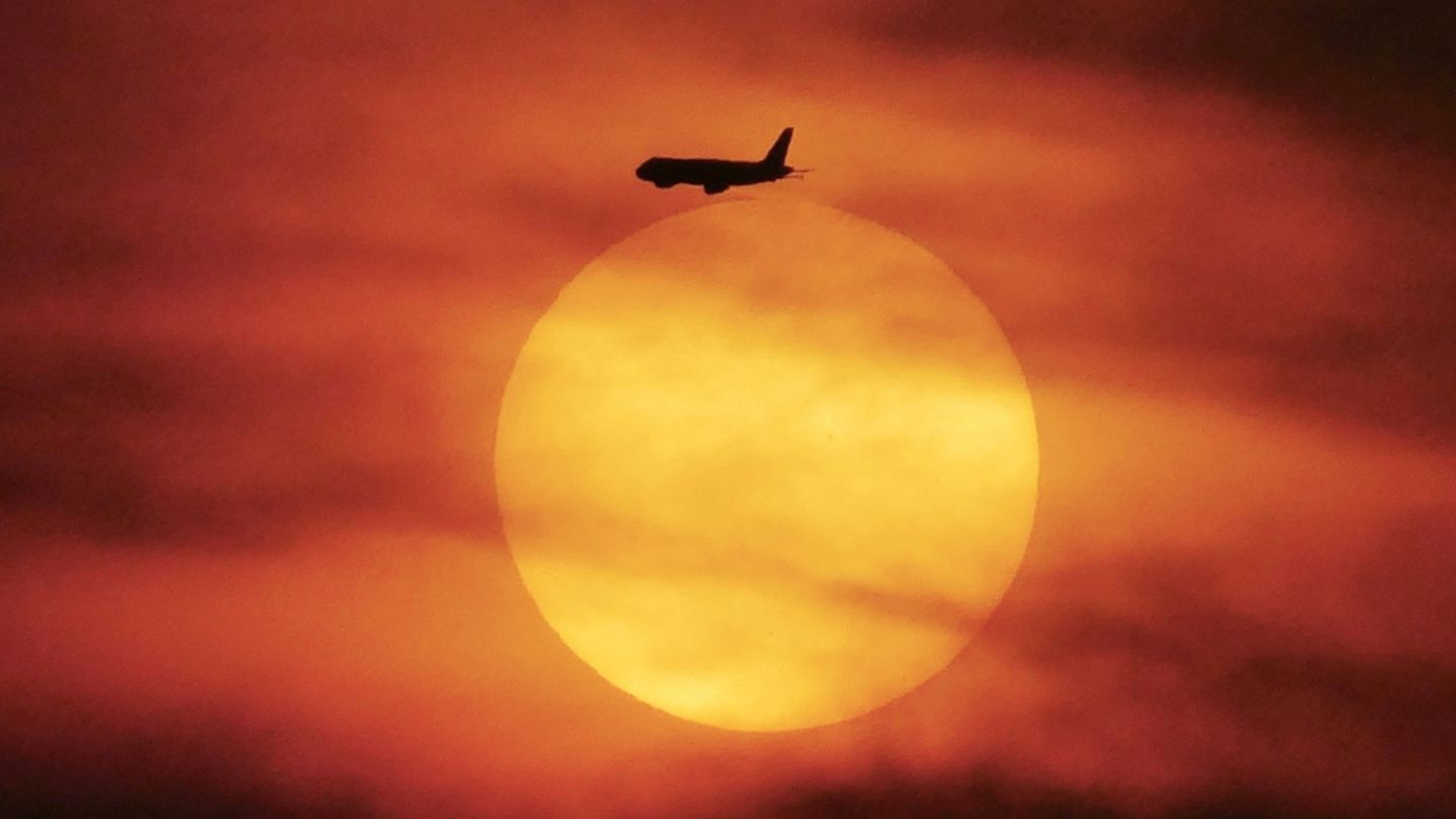 Silhouette eines Flugzeugs