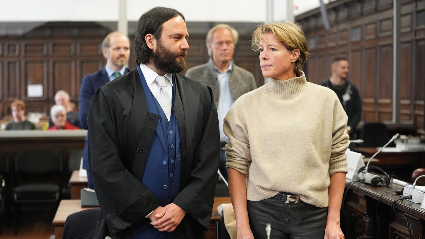 Christina Block mit ihrem Anwalt Ingo Bott vor Gericht