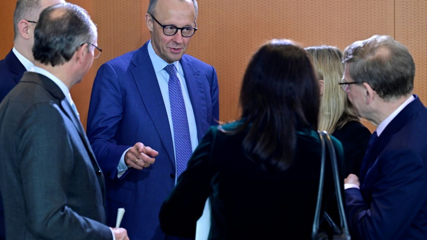 Kanzler Merz bei Kabinettssitzung